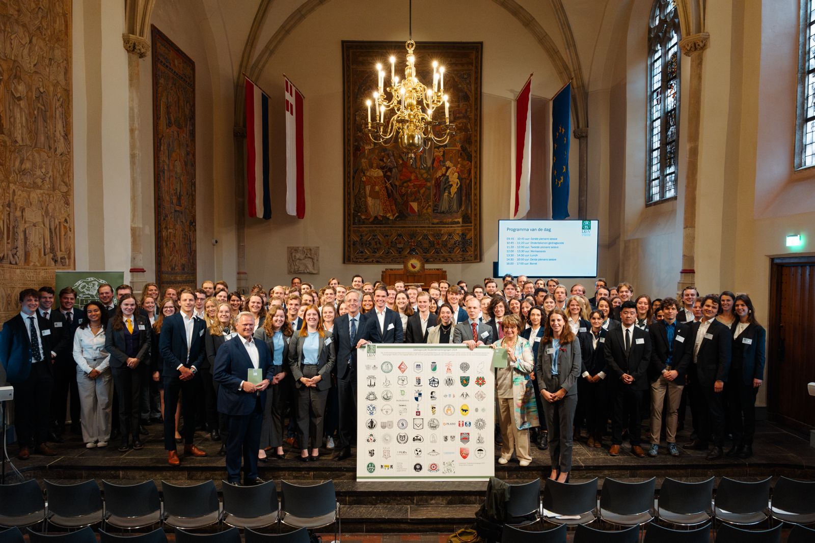The code of conduct was signed in the Utrecht University Academy building in the presence of outgoing minister Dijkgraaf and government commissioner Hamer. Photo LKvV