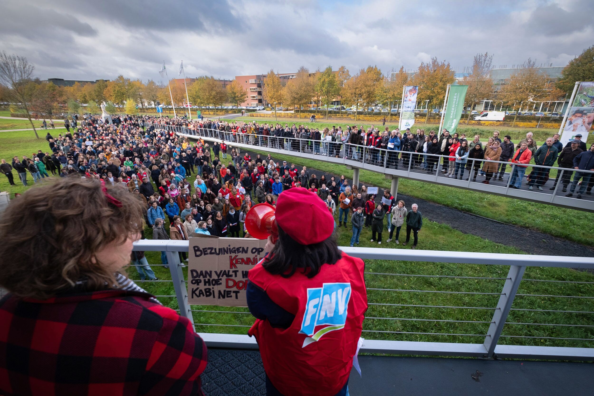 Protest: WUR-campus kleurt rood