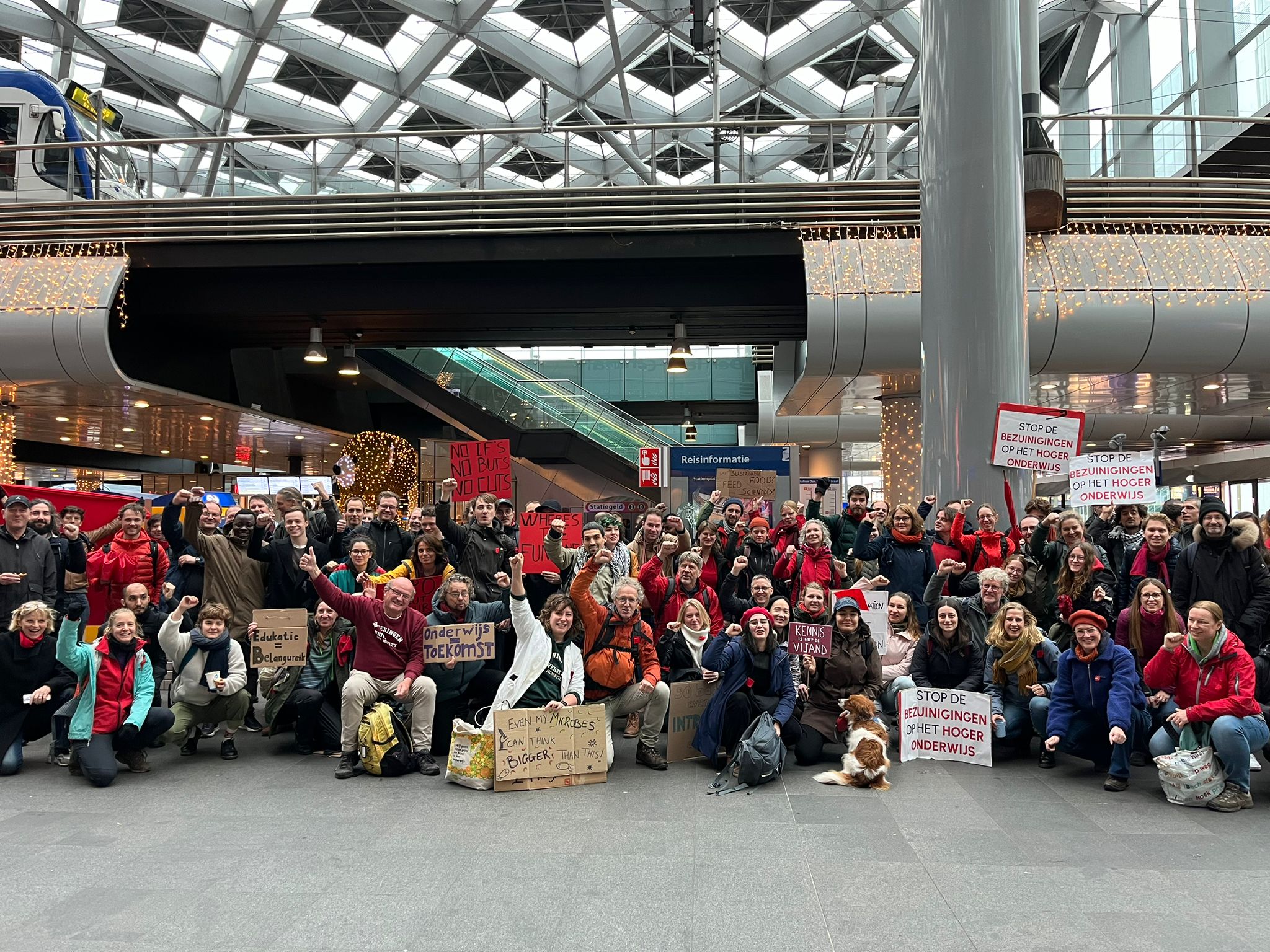 Duizenden aanwezigen bij demonstratie onderwijsbezuinigingen