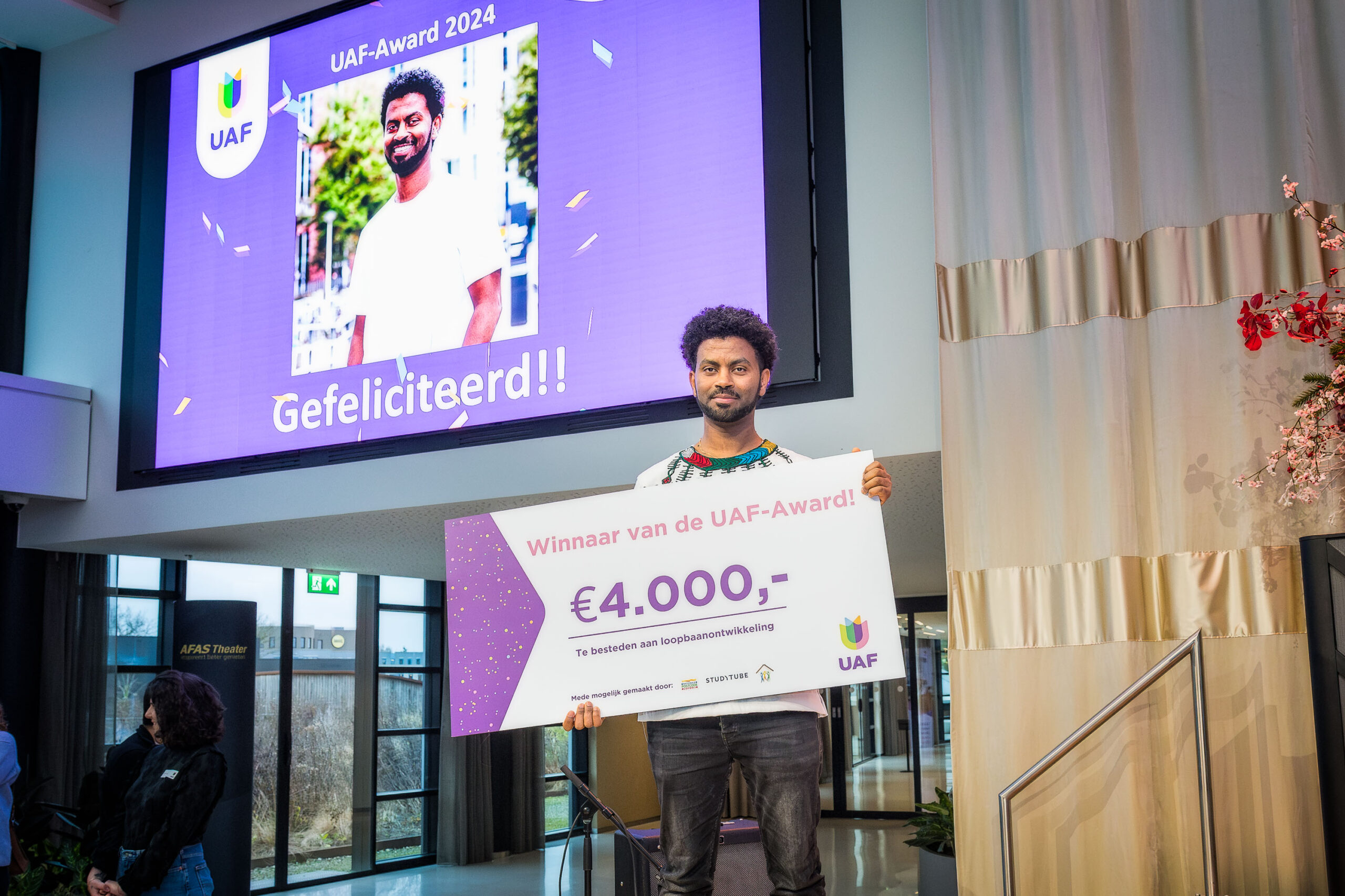 Wageningen PhD candidate receives award for refugee students