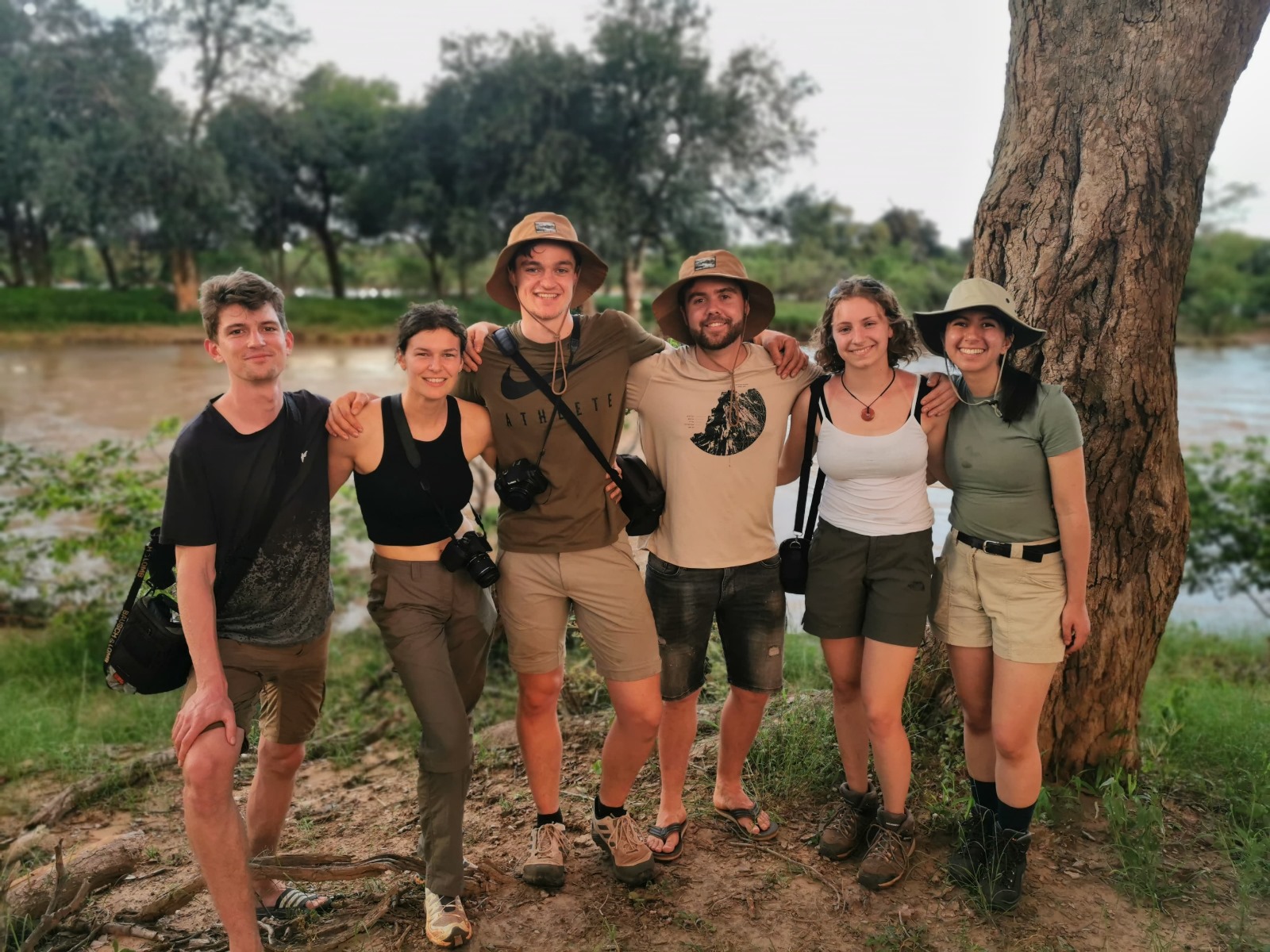 De zes studenten in Botswana.